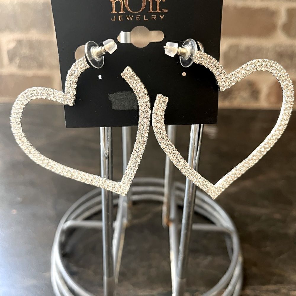 Noir Jewelry Rhinestone Heart Post Earrings. NWOT!